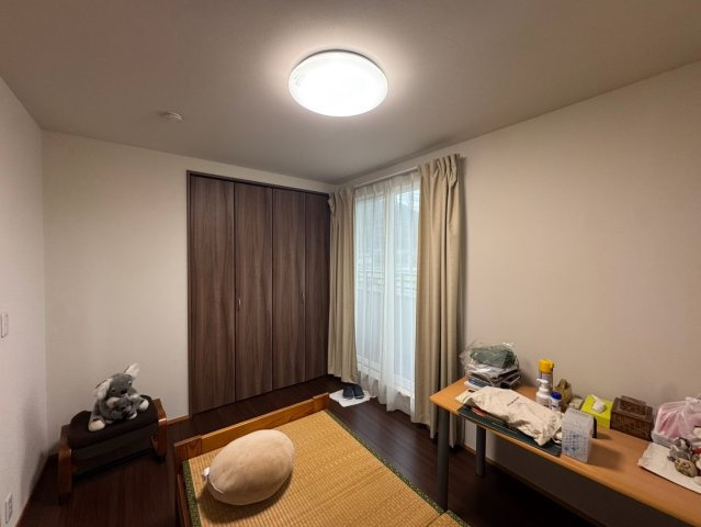 -三丁目不動産-　秩父市黒谷　東南角地の洋室|使い勝手のいい洋室です
