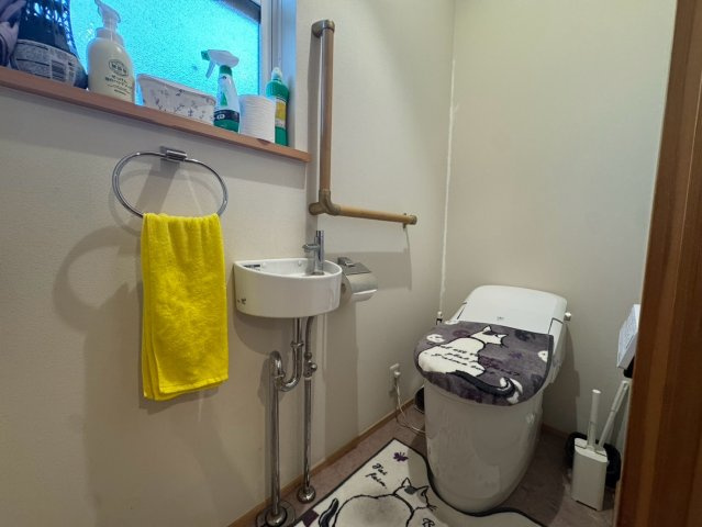 -三丁目不動産-　秩父市黒谷　東南角地のトイレ|ゆったりとした空間のトイレです