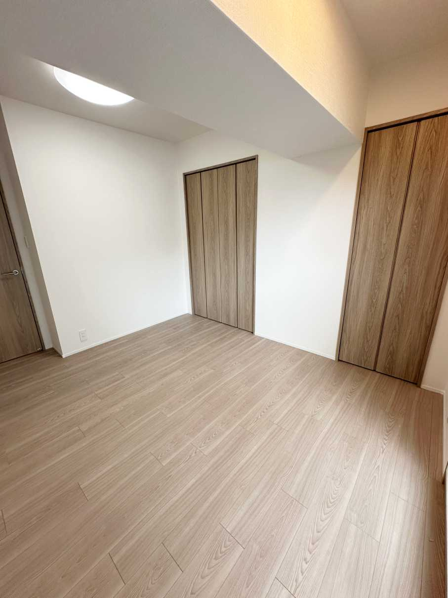 日商岩井西新井マンションの洋室|落ち着いた色調の洋室です