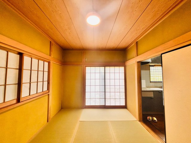 八街市滝台　中古戸建の和室|日本らしい落ち着いた雰囲気の和室です