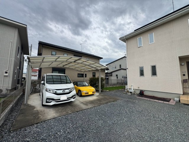 -三丁目不動産-　深谷市緑台　オール電化の駐車場|駐車場があります
