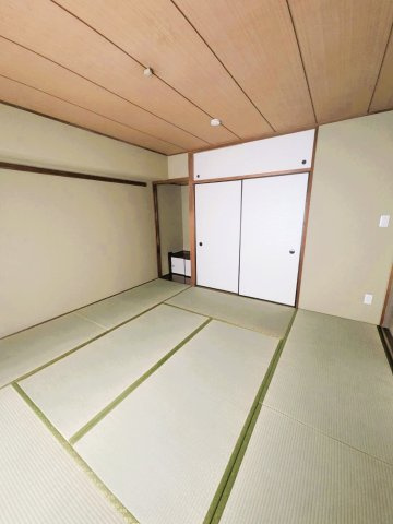 三郷早稲田第四住宅の和室|押し入れ収納があり布団や大きな荷物もスッキリ収まります