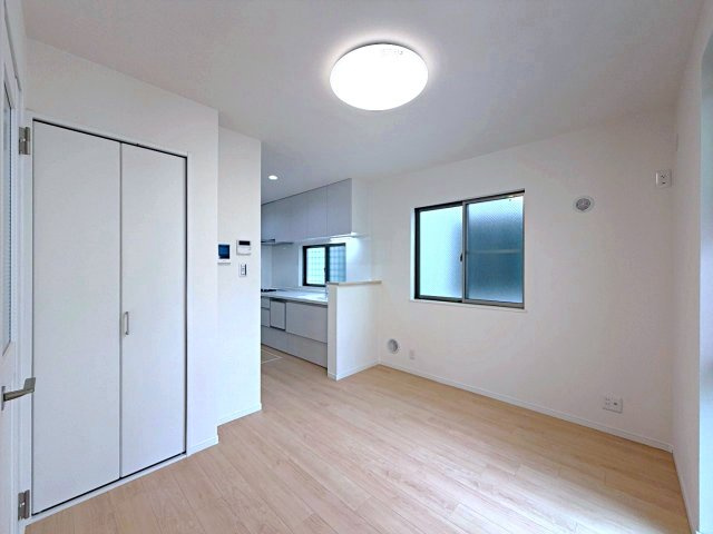 世田谷区給田四丁目戸建の居間・リビング|使いやすいリビングです