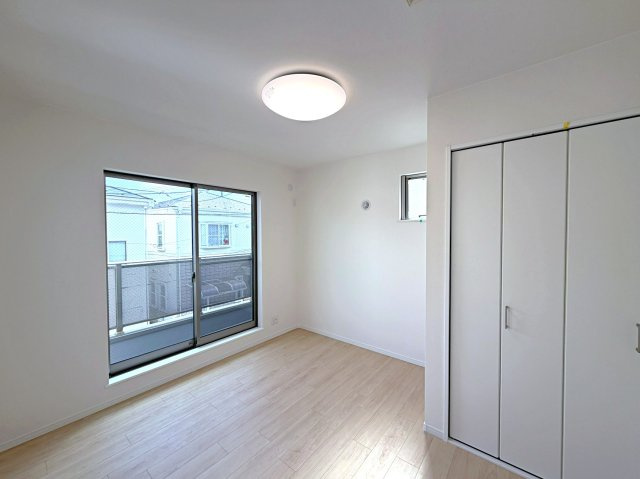 世田谷区給田四丁目戸建の洋室|落ち着いた色調の洋室です