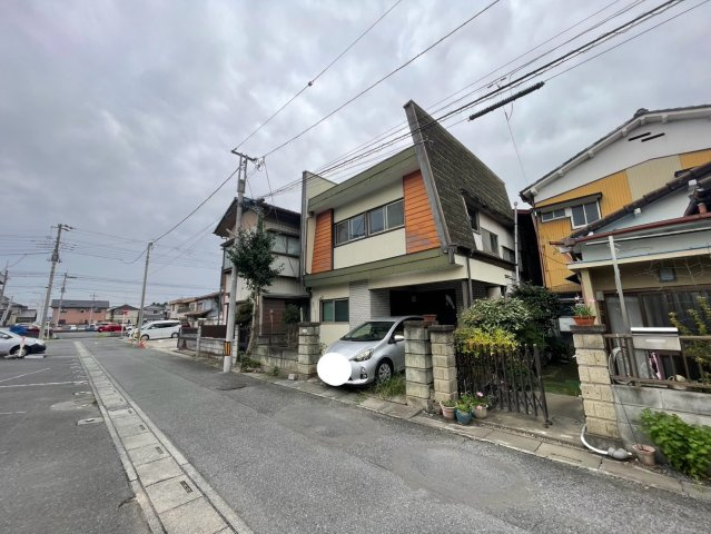 -三丁目不動産-　熊谷市伊勢町　更地渡しの前面道路含む現地写真