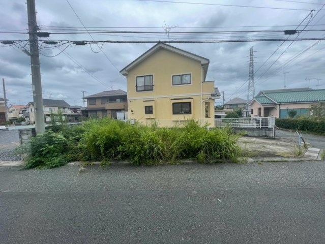-三丁目不動産-　比企郡嵐山町むさし台2丁目　角地の前面道路含む現地写真