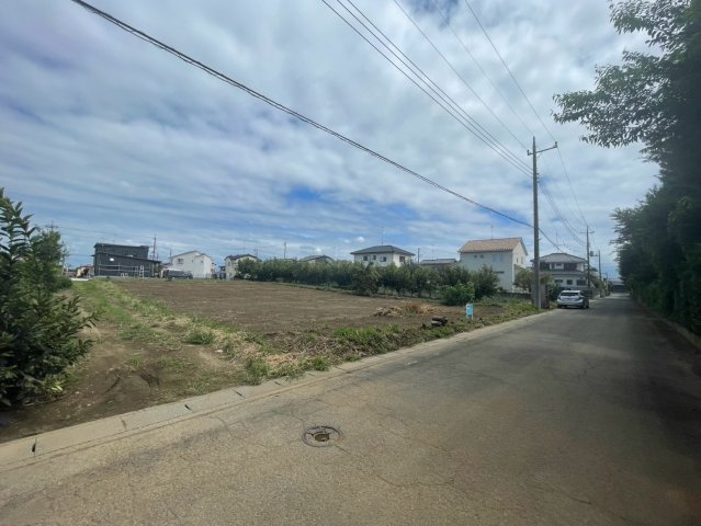-三丁目不動産-　寄居町桜沢　2号地の前面道路含む現地写真