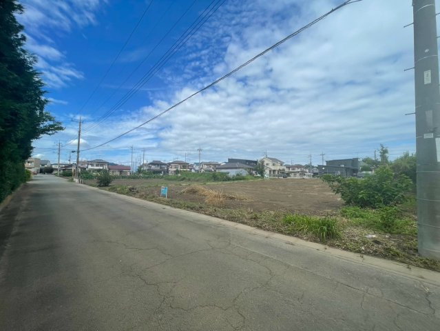 -三丁目不動産-　寄居町桜沢　2号地の前面道路含む現地写真