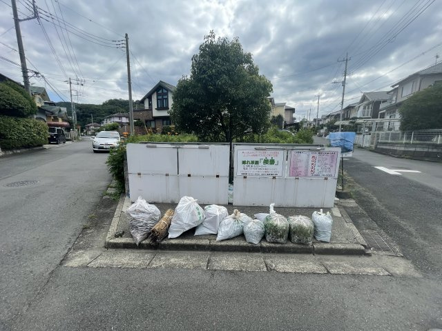 -三丁目不動産-　小川町東小川5丁目　角地の前面道路含む現地写真