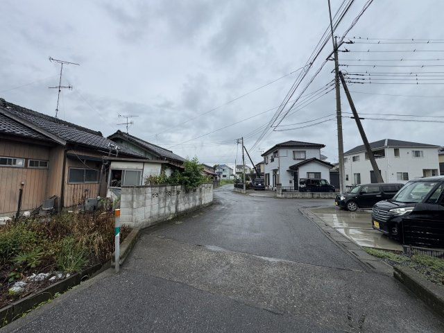 -三丁目不動産-　上里町勅使河原　3号地　現況更地の前面道路含む現地写真