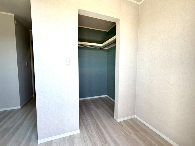越谷市花田６丁目A号棟　新築戸建の収納|衣服の出し入れがスムーズに行える使い勝手の良い配置。毎朝の着替えや片付けが習慣化しやすい設計です。