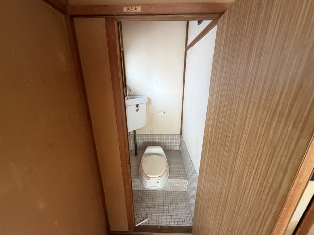 神奈川県足柄下郡湯河原町土肥1丁目のトイレ|落ち着いた色調のトイレです