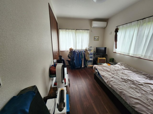 いすみ市深堀、木造平屋建の寝室|開放的な寝室です