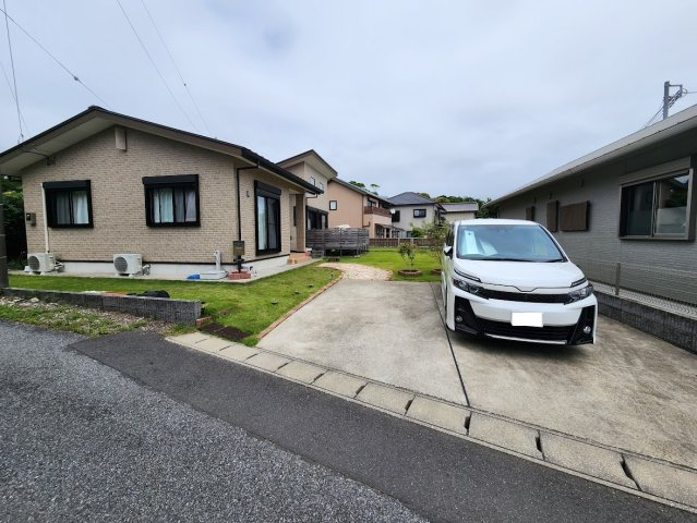 いすみ市深堀、木造平屋建の駐車場|カースペースがあります