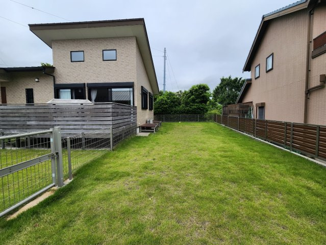 いすみ市深堀、木造平屋建の庭|ドッグランスペース