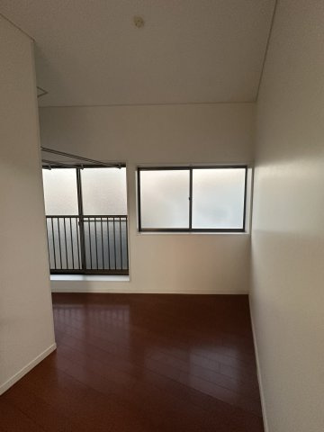 大阪市東成区東今里３丁目の店舗事務所の洋室