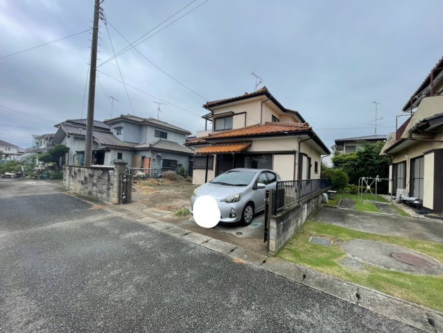 -三丁目不動産-　熊谷市善ヶ島　昭和56年築の前面道路含む現地写真|前面道路含む現地写真です