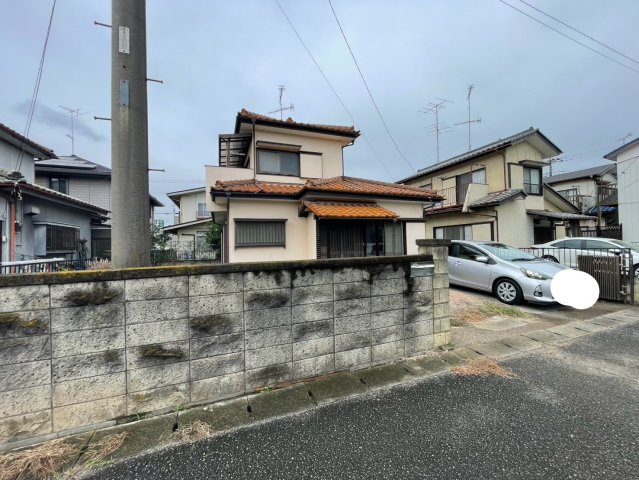 -三丁目不動産-　熊谷市善ヶ島　昭和56年築の前面道路含む現地写真|前面道路含む現地写真です