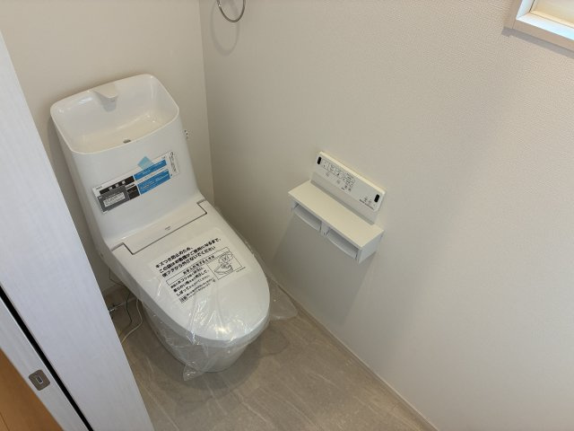 七里駅（リユース）のトイレ|ゆったりとした空間のトイレです