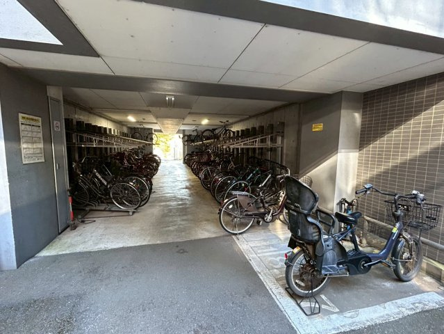 グーディッシュ村上の駐車場|カースペースがあります