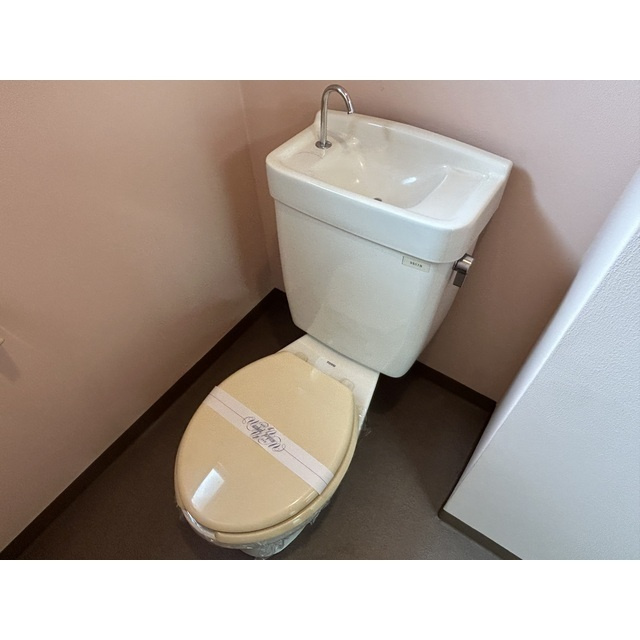 ヴィラサタ山崎のトイレ|ゆったりとした空間のトイレです