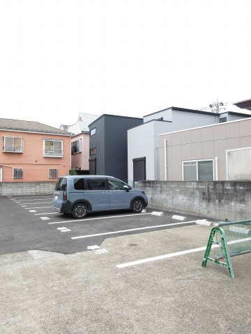 泉町事務所の駐車場|駐車スペースもあります