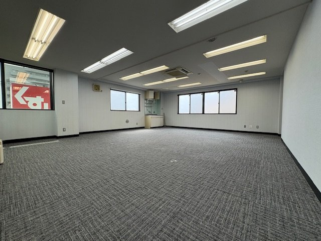 メランプスビルの内装|明るい色調の室内です