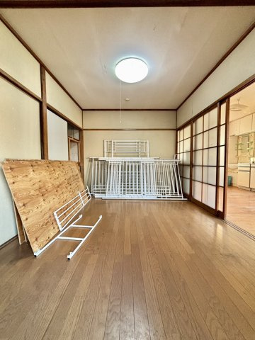 大弘ビルの居間・リビング|こちらのリビングで趣味の時間をお楽しみください