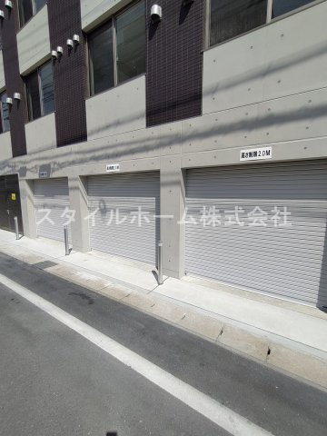 ADVANCE IWATAの駐車場