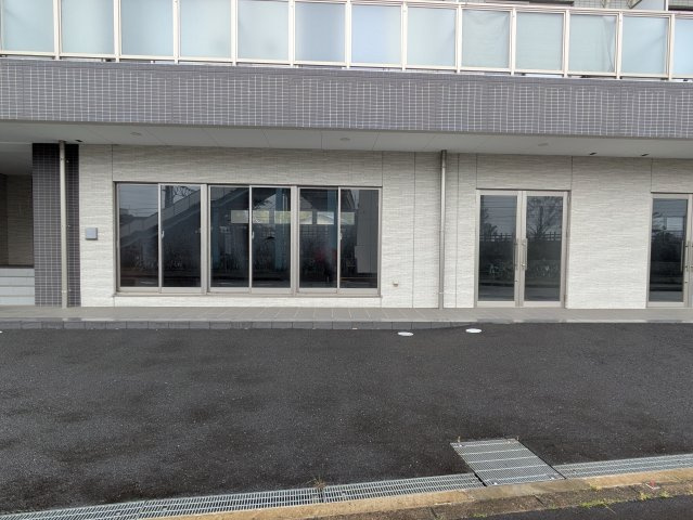 スタツィオーネAJIKIの玄関|収納もある玄関です