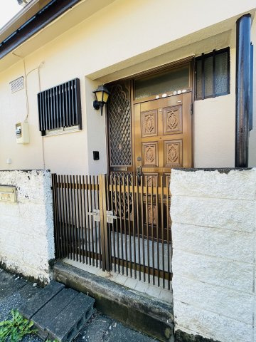 高麗川駅前貸家の玄関