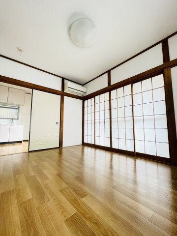 高麗川駅前貸家の居間・リビング