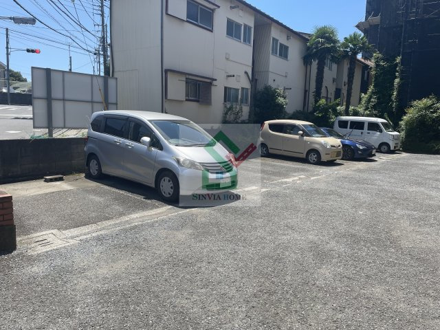 栗原ガーデンハイツの駐車場