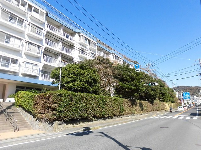 海まで10分！「葉山エコーハイツ」　2階　の外観|陽当良好