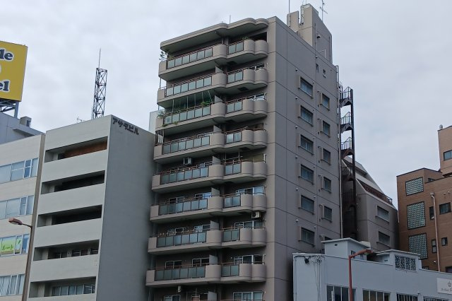 クローバーハイツ四天王寺の外観