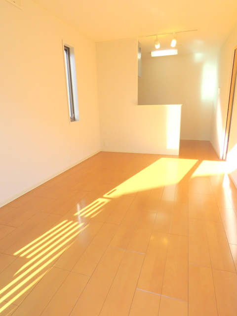 ＮＩＣＯ　ＳＯＬＥＩＬⅡの居間・リビング|★角部屋、リビング広々１０.２帖です★