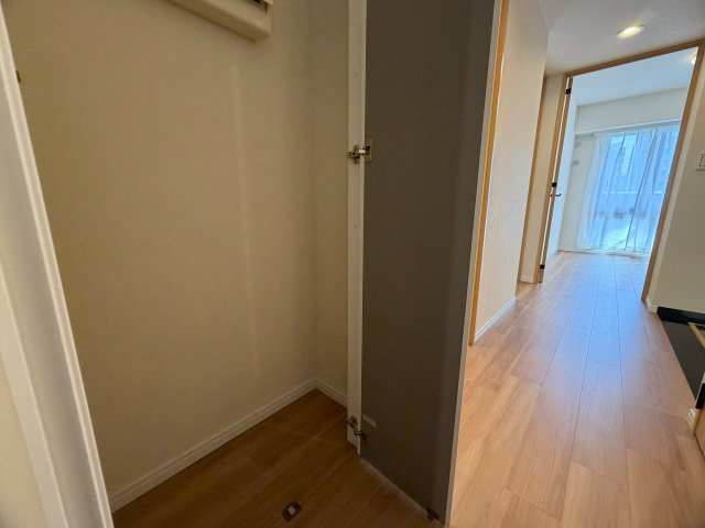 このマンション、近くを通ったことある人なら、あーあれね！ってなる。広大な敷地に複数棟建つ光景は圧巻！このお部屋も３面角部屋ですから、言うことないでしょう！！な、『パークシティ横濱Ｅ棟』リノベーションの収納|十分な収納スペースがあります