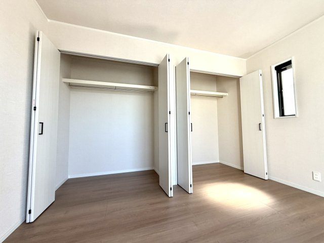 越谷市花田６丁目C号棟　新築戸建の収納|部屋の形状に合わせたスマートな収納設計。出っ張りが少なく、お部屋全体を広く見せる効果があります。