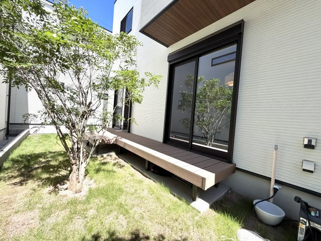 越谷市花田６丁目C号棟　新築戸建の庭|プライバシーに配慮したお庭です。ご家族だけのくつろぎの時間をゆったりとお過ごしいただけます。