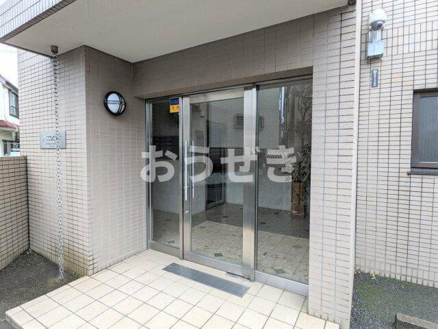 アソシエール駒沢のエントランス