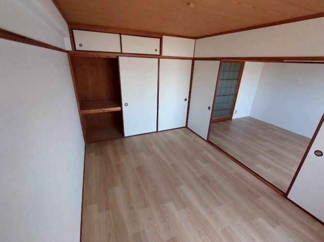 丸吉ビル【キャッシュバック対象物件】の洋室|コンパクトで使いやすい洋室です