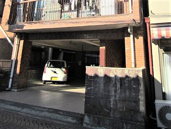 プラムハイツの駐車場