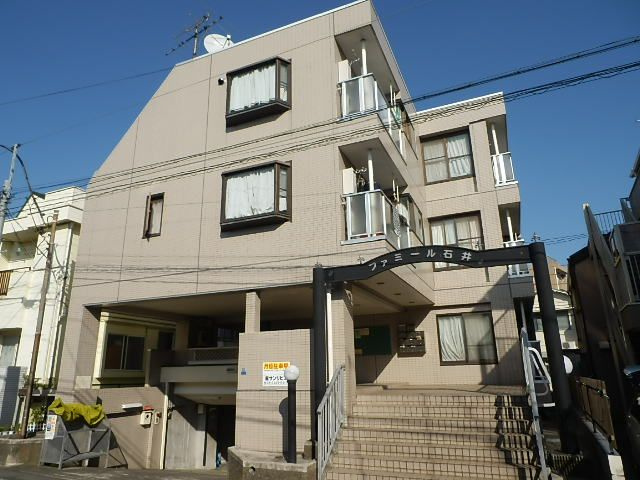 ファミール石井の外観