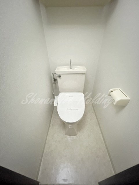 茅ヶ崎市十間坂２丁目の賃貸マンションのトイレ|清潔感のあるトイレです
