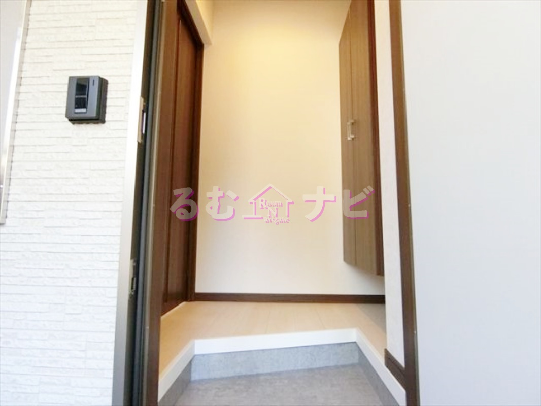 福岡市南区三宅２丁目のアパートの玄関