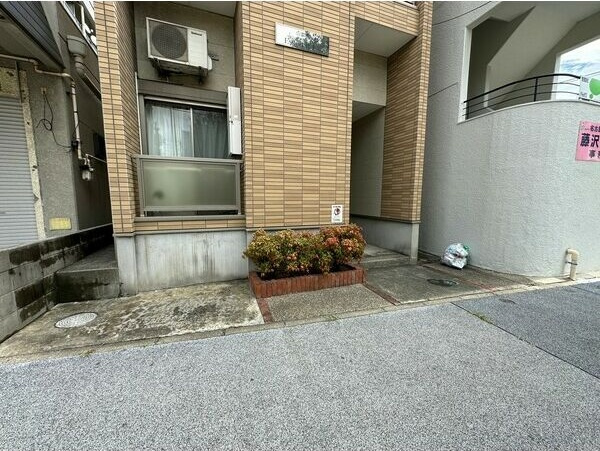 エスポワール桜本町のエントランス