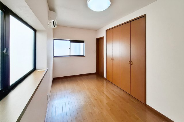 岸和田市西大路町の子供部屋|洋室2：約6.2帖の洋室。子供部屋や個室として使いやすい広さです。