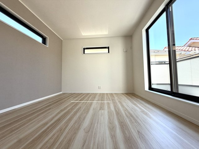 越谷市花田６丁目E号棟　新築戸建の洋室|独立性が高くプライベートな時間を大切にできる洋室。家族それぞれが自分の時間を快適に過ごせます。