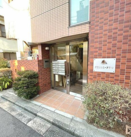 グランシエーヌ初台 のエントランス
