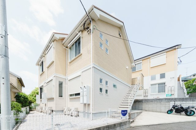 川崎市多摩区西生田１丁目のアパートのエントランス